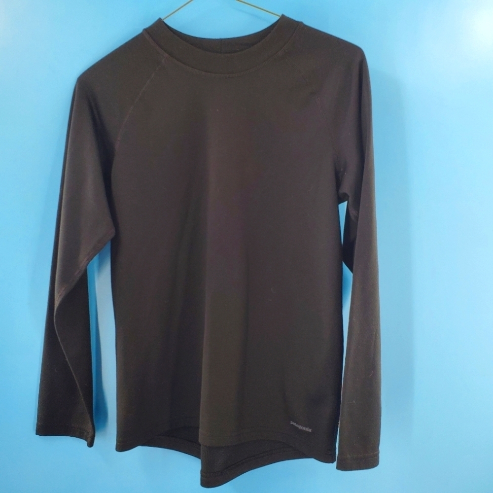 Patagonia black long sleeve compression tee (kids)